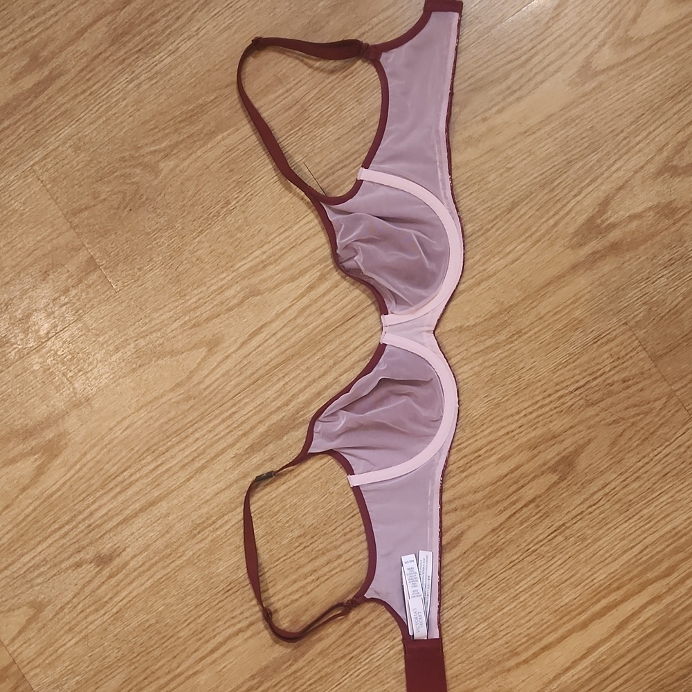 NWT VS 34D lace Body by Victoria - Picture 6 of 10